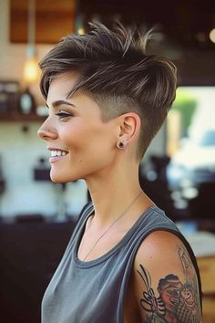 Short Hair Shaved Sides, Pixie Cut Shaved Sides, Short Punk Hair, Shaved Pixie, Grey Hair Inspiration, Pixie Hair