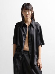 Composition : ACETATE70%, VISCOS 30%Color : BLACKCountry of Origin : Republic of Korea Black Relaxed Fit Functional T-shirt, Black Shirt, Top Shirt, Composition, Sleek, Top Outfits, The Originals, Clothes For Women, Black