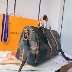 PRODUCT��DETAILS Includes Shipping bags, dustbag sleeper, care manual, booklet, tag. Designer Handbags Louis Vuitton, Gucci Bags, Timeless Handbag, Louis Vuitton Handbags, Luxe Fashion, Bags Designer Fashion, Debit Card, Exclusive Bag, High Quality Leather