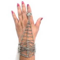 "Be your a Dreamweaver with this enchanting silver-tone spider web finger bracelet. A delicate and intricate spider web chain fits over one finger, then a detailed cuff securely clasps around the wrist. With a whimsical and intricate design, this spiderweb finger bracelet will embellish your festive style- it's Ideal for Halloween, but it can be worn year-round by nature lovers. This fun women's spider web bracelet makes a great addition to your jewelry collection- you'll love our spider finger Spider Web Chain, Crystal Spider, Spider Ring, Finger Bracelets, Arm Jewelry, 1928 Jewelry, Hand Wrist, Intricate Design, Ring Size 7