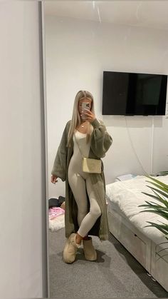 Outfits Leggins, Modele Fitness, Look Legging, Mode Zara, Winter Fashion Outfits Casual, Uggs Outfit, Cold Outfits, Legging Outfits