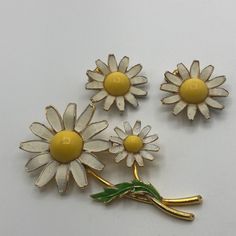 This Is A Beautiful Weiss Mid-Century Daisy Flower Brooch And Clip On Earrings Set In Gold Tone And Has Milk Enamel Petals With An Yellow Large Center. The Earrings Appear To Have Been Worn More Than The Brooch, Which Looks Almost Unused. This Would Be A Great Addition To Your Vintage Jewelry Collection Or Make A Great Vintage Gift! Earrings Don’t Have Markings. Weiss Marking On The Brooch. See Pictures. Art Deco Diamond Brooch, Vintage Clip On Earrings, Heart Brooch, Diamond Brooch, Crystal Brooch, Art Deco Diamond, Diamond Flower, Black Rhinestone, Blue Rhinestones