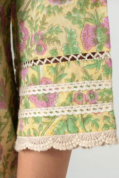 Cotton Printed Dress Pattern, Pakistani Laces Designs, Yellow Cotton Kurti Design, Indian Cotton Suits For Women, Printed Suits With Lace Design, Cotton Suits Designs For Stitching, Printed Designer Suits, Cotton Suit With Lace Designs, Yellow Printed Kurti Design