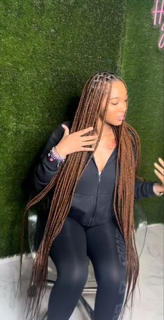 Cinnamon Brown Knotless Braids, Small Color Knotless Braids, Brown Ombre Braids Black Women, Brown Blonde Black Braids, Brown Braided Hairstyles For Black Women, Locs Hairstyles Brown, Brown Braids With Blonde Peekaboo, Brown Hair Braids Black Women, Brown Long Knotless Braids