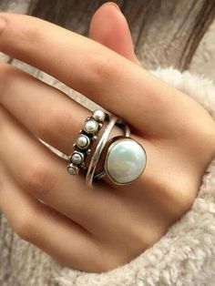 An exclusive offer for you——Affordable prices at Zolucky store, SPU: 294VRI3A1FF0, Color: As Picture, Theme:All Season, Collection:Standard. Ring Party Jewelry, Silver Outfits, White Pearl Ring, Jewelry Rustic, Look Boho Chic, Metal Accessories, Pearl Types, Vintage Pearls, Outfits Women