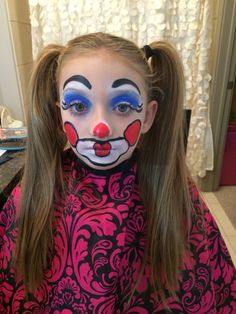 Little girl clown makeup Knutselen, Doe het zelf Girl Clown Makeup, Girl Clown, Painting Halloween, Face Painting Halloween, Clown Makeup, Face Painting, Carnival Face Paint, Halloween Face Makeup