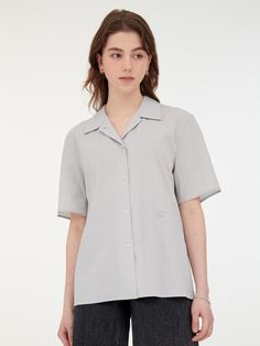 Composition : Cotton 100%Color : GRAY_S,GRAY_MCountry of Origin : CHINA Gray Short Sleeve Cotton Blouse, Gray Cotton Short Sleeve Blouse, Gray Short Sleeve Shirt For Spring, Gray Short Sleeve Top For Work, Gray Short Sleeve Blouse For Work, Top Shirt, Composition, Top Outfits, China