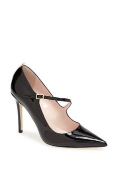 Love it. Sarah Jessica Parker Shoes, Sjp Shoes, Black Patent Leather Pumps, Simple Shoes, Sarah Jessica, Sarah Jessica Parker, Carrie Bradshaw