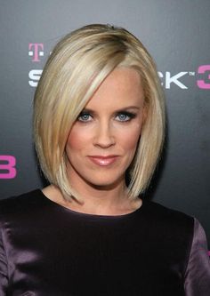 23 Best Short Haircuts For Women - Feed Inspiration Kort Bob, Trendy We Fryzurach, Angled Bob Haircuts, Angled Bob Hairstyles, Jenny Mccarthy, Medium Bob Hairstyles, Layered Bob Hairstyles, Long Bob Hairstyles, Keira Knightley