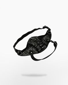 Boost your punk style with this techwear punk face mask. Inspirations: Techwear, cyberpunk. Materials: Leatherette, cotton. Women's techwear and men's techwear. Free worldwide shipping. Women's Techwear, Womens Techwear, Mens Techwear, Techwear Cyberpunk, Face Mask Black, Punk Style, Punk Fashion, Cyberpunk, Face Mask