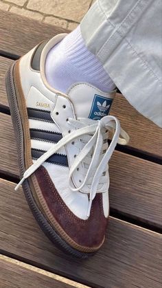 Adidas Shoes Outfit, Adidas Classic Shoes, Dr Shoes, Adidas Classic, Basket Vintage, Vintage Sneakers, Hype Shoes, Shoe Inspo, Aesthetic Shoes