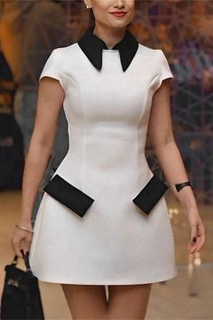 White dress with black details (fake pockets and collar), black bag #corporate#classy Dress Elegant Short, Office Dresses For Women, Fit Summer, Party Dress Short, Mini Dresses For Women, Short Sleeve Mini Dress, Women Long Dresses, Evening Party Dress, Streetwear Women