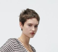 Kate Moss Pixie, Halsey Pixie Hair, Very Short Hair Cuts For Women, Pixie Cut Square Face, French Pixie Haircut, Masculine Haircut For Women, Blond Pixie, Androgynous Haircut, Buzzed Hair