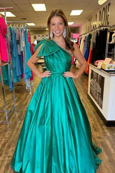 One Shoulder Bow Tie Emerald Green Long Prom Dress One Shoulder Prom Gown With Pleated Bodice, One Shoulder Pleated Bodice Prom Gown, One-shoulder Prom Gown With Pleated Bodice, Asymmetrical Neckline Prom Gown With Pleated Bodice, Asymmetrical Neckline Gown With Pleated Bodice For Prom, Green One-shoulder Gown For Gala, One-shoulder Pleated Bodice Evening Dress For Prom, One-shoulder Pleated Prom Dress, Green One-shoulder Gown With Fitted Bodice