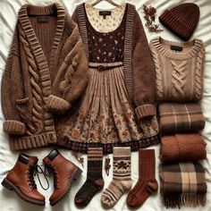 Midwest Fashion Outfits, Cozy Autumn Aesthetic Outfit, Castlecore Fashion, Gremlincore Outfits Winter, Dark Acedamia Core Outfit, Redhead Winter Outfits, Coffee Shop Vibes Outfit, Cottage Core Winter Aesthetic, Earthy Academia Outfits