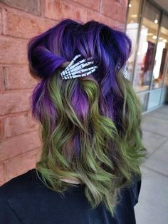 Halloween Split Dye Hair, Green Black And Purple Hair, Purple And Green Hair Color, Split Purple Hair, Purple Green Hair Color, Bright Fall Hair Colors, Halloween Dyed Hair, Purple And Green Split Dye, Dark Green And Purple Hair