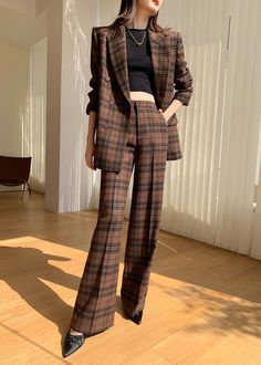 Vivian Seven Boho Suits For Women, Buisnesscore Outfit Female, Womens Two Piece Suit, Over Size Suit Women, Fashion Blazers For Women, Plaid Work Outfit, Retro Woman Outfit, Confident Women Outfits, Elegant Blazers For Women