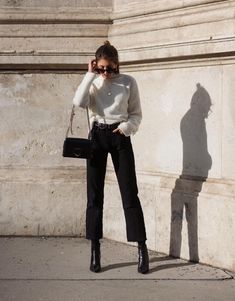 Black Skirt With Oversized Sweater, Black Skirt Oversized Sweater, Paris Outfit Ideas, Minimalist Street Style, Fashion 70s, Paris Outfits, Rachel Zoe, Mode Inspiration, Fall Winter Outfits