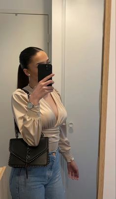 Valentines Office Outfit, Button Up Shirt Womens Outfit Ideas, Real Pictures For Instagram, Casual Outfits With Slacks, Feminine Office Outfits, Fem Fatale Outfit, Get Together Outfit, Classy Outfits Casual, Mode Zara