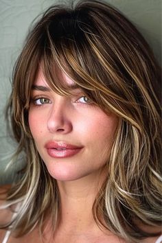 Piecey Highlights with Side-Swept Bangs Medium-Length Hairstyle with Bangs. Flattering Bangs, Women's Haircuts, Bangs Haircut, Haircut 2024, Long Haircuts, Swept Bangs, Tutorial Ideas, Side Swept Bangs