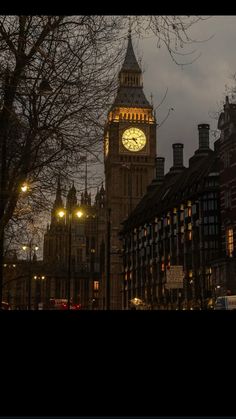 the big ben clock tower towering over the city of london, england at night time