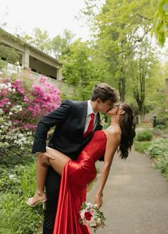 Prom Dresses For Couples, Red Dress Couple Outfits Formal, Winter Formal Couple Poses, Prom Poses With Bf, Prom Pictures Couples Poses Pic Ideas, Formal Dance Pictures Couples, Funny Prom Pictures Couples Hilarious, Hoco Pose Ideas Couple, Couples Prom Photos