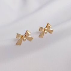 High quality ! color not easily tarnish, lead nickel free  Material : Brass Approx size: 11x16mm Color : Gold Quantity : 6 Pcs We also carry a wide variety of other earring, pls check below link: https://www.etsy.com/shop/Charmjewelrygifts?ref=seller-platform-mcnav&section_id=32974642 Metal Bow Earrings For Gifts, Butterfly Knot Drop Earrings For Gift, Gold Butterfly Knot Earrings As A Gift, Silver Metal Earrings With Bow, Gold Butterfly Knot Earrings For Gift, Gold Butterfly Knot Earrings, Gold Earrings With Butterfly Knot For Gift, Silver Butterfly Knot Earrings As Gift, Silver Butterfly Knot Earrings For Gift