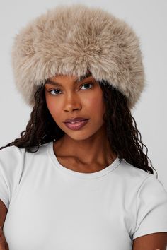 The key to making any outfit look luxe? Top it off with the Wintersun Headband, made from irresistibly soft faux fur with a warm, fleecy lining. It’s even finished with a smart stretchy elastic back for a universally comfortable fit. Faux Fur Headband, Warm Headbands, Fur Headband, Woman Back, Fur Hat, White Fur, Outfit Look, Back Women, Alo Yoga