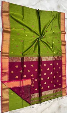 *It's a beautiful  Maheshwari Handwoven paisly Buta Saree. *100% Handloom : comes with India Handloom Mark *Washing Method : Dry Clean Recommended *Weave Type: Maheshwari *Material: Half Silk & Half Cotton *Length: Saree: 5.5 metres *Blouse Piece: 0.80 metres *Width : 46 Inches* Please note - color may be vary a little due to sunlight and photography . Please message us after purchasing in case you want fall and Pico done it not . No extra charges for fall and Pico but inform us . Blouse stitchi Diwali Cotton Silk Pre-draped Saree With Border, Green Slub Silk Saree With Cutdana, Handloom Slub Silk Pre-draped Saree For Diwali, Green Slub Silk Saree For Diwali, Green Handloom Cotton Silk Saree, Green Cotton Silk Handloom Saree, Green Handloom Slub Silk Dupatta, Green Cotton Silk Saree With Zari Weaving, Green Self Design Cotton Silk Dupatta