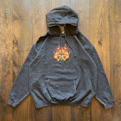 Vintage Skull Flames Top Heavy Double Sided Hoodie Sweatshirt / tag size XL Pit to Pit:   26" Top of Shoulder to Bottom Hem:   29" Collar to Bottom of Sleeve:   30" Please check the measurements before purchasing  ---------------------------------- 🛒 Why Vintage? Vintage clothing is an environmentally sustainable way to shop for cool, unique, and rare clothing. Vintage clothing is typically higher quality than modern fast fashion manufacturing. Material from the 80s, 90s and early 2000's are so Fashion Manufacturing, Rare Clothing, 90s Hoodie, Mens 90s, Vintage Skull, Mens Hoodies, Clothing Vintage, Double Face, Fast Fashion