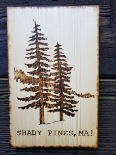 a wooden sign that says shady pines, ma