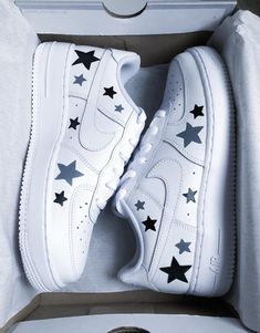 Custom Shoes Diy, Nike Shoes Air Force, Nike Airforce 1, Custom Nike Shoes, Nike Free Run, Black Stars