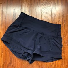 Not Sure The Style! Don’t Think They Make Them Anymore. Never Worn. Super Cute! Thrifting Manifestation, Light Grey Leggings, Preppy Shorts, Everyday Fits, Sport Clothes, Everyday Clothes, Athletic Clothes, Shorts Lululemon, Uniform Pants