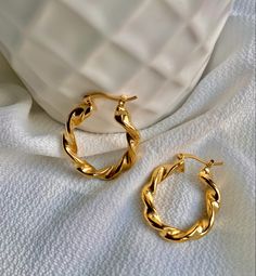 The Halina Twisted Hoops are resistant to water and moisture. With a spin on the traditional hoop make a bold statement wearing these earrings. shopatgoldn.com Gold Accessories Earrings, Gold Twisted Hoop Earrings, Clean Girl Jewelry, Elegant Gold Jewelry, Gold Earing, Hoop Earrings Aesthetic, Golden Jewellery, Schmuck Gold, Preppy Jewelry