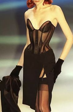 Mugler 90s Runway, Mugler Aesthetic, Mugler Runway, Relatable Relationship, Vintage Haute Couture, Coast Fashion, 90s Runway Fashion, Runway Fashion Couture, 90s Runway