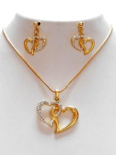 Heart Shape Earrings Gold, Lockets Gold, Heart Pendant Necklace Gold, Bridal Necklace Designs, Gold Pendant Jewelry, Antique Gold Jewelry, Gold Rings Fashion, Trendy Fashion Jewelry