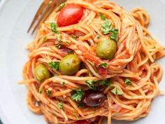 One Pot Greek Spaghetti Meatless Pasta Recipes, Greek Spaghetti, Potluck Favorites, Meatless Pasta, Salad Appetizer Cups, One Pot Spaghetti, Appetizer Cups, Gluten Free Spaghetti, Mediterranean Cooking