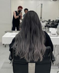 Black Hair With Ash Grey Highlights, Grey Highlights, Pretty Hair Color, Hair Dye Colors, روتين العناية بالبشرة