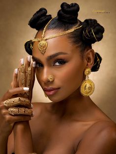 GODDESS HEAD CHAIN – Earrings Etcetera Bantu Knot Hairstyles, African Goddess, Ethno Style, Goddess Hairstyles, Bantu Knots, Black Goddess, Head Chain, Ombré Hair, Penteado Cabelo Curto