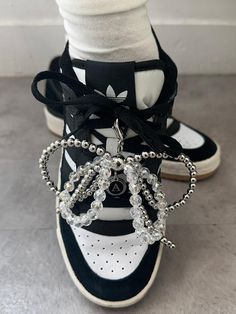 Composition : Surgical steel / Acryl (acrylic)Country of Origin : Republic of Korea Upcycling Shoes, Shoe Chains, Upcycle Shoes, Korean Shoes, Creative Shoes, Embellished Shoes, Silver Ribbon, Phone Chain, Keychain Design