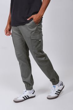 The Cargo Pocket Zip Twill Jogger will be your new favorite pants to add to your wardrobe rotation. These joggers offer both comfy and durable styles. The fit is relaxed with added zippers to the Cargo pockets. Adding extra security to your items as well as giving more of the workwear vibe. Style: BFMI064F