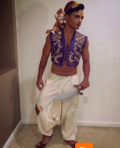 Arabian Nights Men Outfit, Aladdin Halloween, Aladdin Musical, Genie Costume, Aladdin Costume, Relationship Things, Mens Halloween, Fantasia Disney, Diy Kostüm