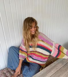 Fun And Colorful Outfit, Fun Clothing Styles, Pop Of Colour Outfit, Fall Outfits Colorful, Fall Outfits Color, Colorful Sweater Outfit, Summer Sweater Outfits, Colorful Outfits Aesthetic, Quirky Style