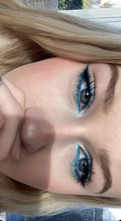 Make Up To Make Blue Eyes Pop, White Eyeliner Makeup Hooded Eyes, Hoco Make Up, Hoco Makeup Ideas For Blue Eyes, Blue Simple Makeup, Blue Makeup Looks Simple, How To Make Blue Eyes Pop, Evanescence Concert, Pretty Eyeliner