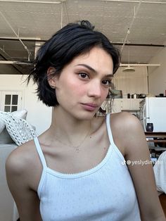 yesly dimate, short hair, home oufit, fresh makeup, white undershirt, gold jewelry Bob Haircut Ideas, Fresh Makeup, Cute Hairstyles For Short Hair, Bob Haircut