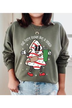 Our "Out here looking like a snack" Christmas sweatshirt is serving up the sweetest holiday vibes! 🍰🎁 Pair it with your favorite mug of cocoa and a chic buckle bag for that cozy, stylish look that'll turn heads at every holiday gathering. Snack cake Christmas tree, anyone? Get yours today and indulge in the festive spirit! #HolidayStyle #FestiveFashion #SweetTreat OUT HERE LOOKIN' LIKE A SNACK,CHRISTMAS COOKIE UNISEX FLEECE SWEATSHIRT,GRAPHIC TEE,GRAPHIC TSHIRTS,TSHIRTS,TEES50%COTTON,50%POLYES Cute Long Sleeve T-shirt For Holiday, Cute Holiday Crew Neck Sweatshirt, Cute Crew Neck Sweatshirt For Holiday, Casual Holiday Sweatshirt With Graphic Print, Casual Graphic Print Sweatshirt For Holiday, Casual Graphic Print Holiday Sweatshirt, Cute Long Sleeve Holiday T-shirt, Cute Christmas Sweatshirt With Graphic Print, Cute Christmas Graphic Print Sweatshirt