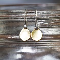 Flower petals for mom 🌷 Gold Petal Earrings For Gift, Elegant Hammered Teardrop Earrings For Gift, Hand Forged Drop Earrings For Gift, Hand-forged Drop Earrings For Gift, Gold Teardrop Flower Earrings, Hand Forged Gold Drop Earrings, Gold Hand Forged Drop Earrings, Elegant Hand Forged Teardrop Earrings, Hammered Drop Earrings For Wedding