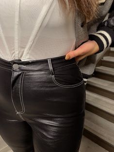 We're obsessing over these versatile wide leg bottoms for any occasion. Featuring a black faux leather fabric with a white stitching design and a flattering fit, team these with anything in your closet for a cool girl look this season. Leather Jeans Women, Fold Reference, Black Leather Jeans, Stilettos Heels, Black Leather Pants, Leather Jeans, Faux Leather Fabric, Leather Dresses, Nice Leather