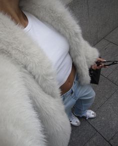 White Fluffy Jacket Outfit, Fluffy Coat Outfit, White Fur Coat Outfit, Fluffy Jacket Outfit, Fur Jacket Outfit, White Fur Jacket, Casual Oufits, Fur Coat Outfit, White Fur Coat