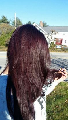 Cherry Coke Red Hair Color, Pelo Color Borgoña, Pelo Color Vino, Black Cherry Hair Color, Black Cherry Hair, Cherry Hair Colors, Burgundy Background, Red Hair Inspo, Cherry Hair